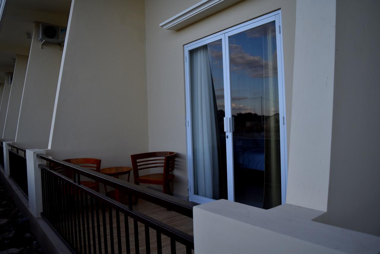 Padadita Beach Hotel Waingapu Ngoại thất bức ảnh